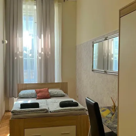 Apartmán In Ferenciek Square *