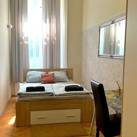 In Ferenciek Square Apartmán *